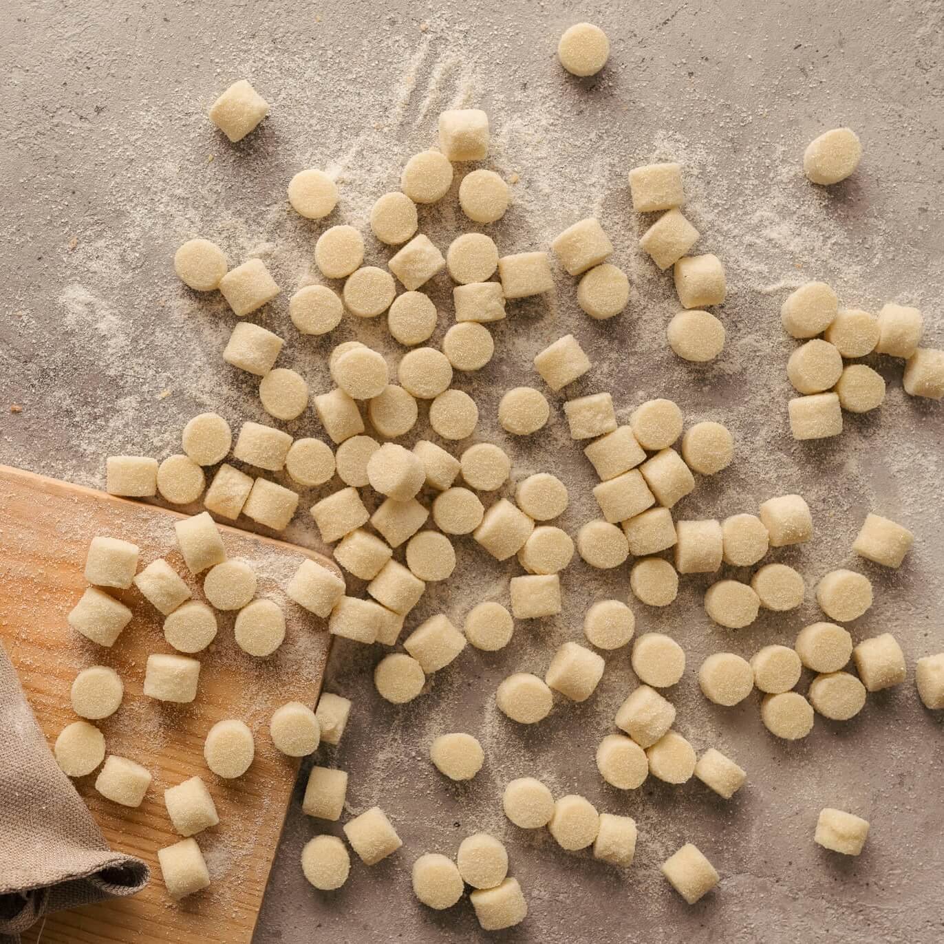 Gnocchi di patate freschi su piano infarinato Pane al Pane Mantova