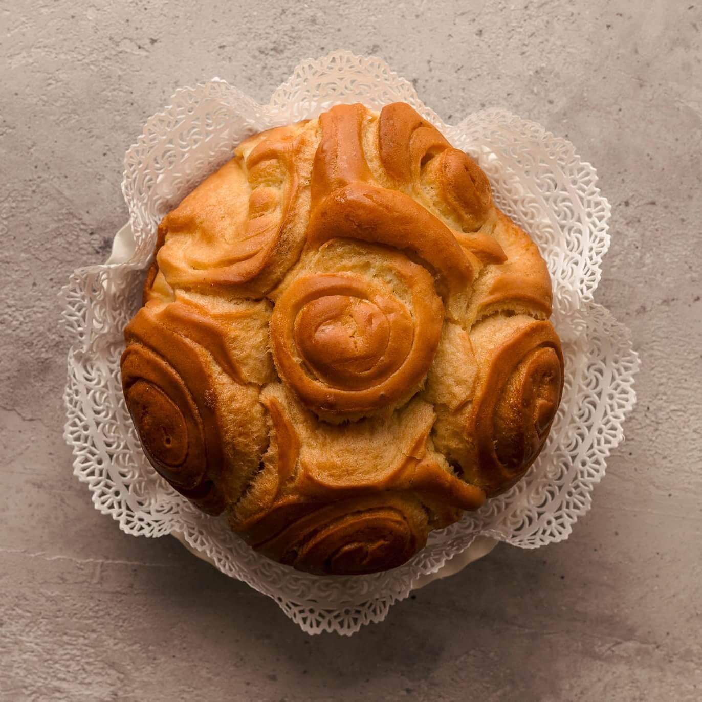 Torta delle Rose Mantovana artigianale a forma di boccioli Pane al Pane Mantova