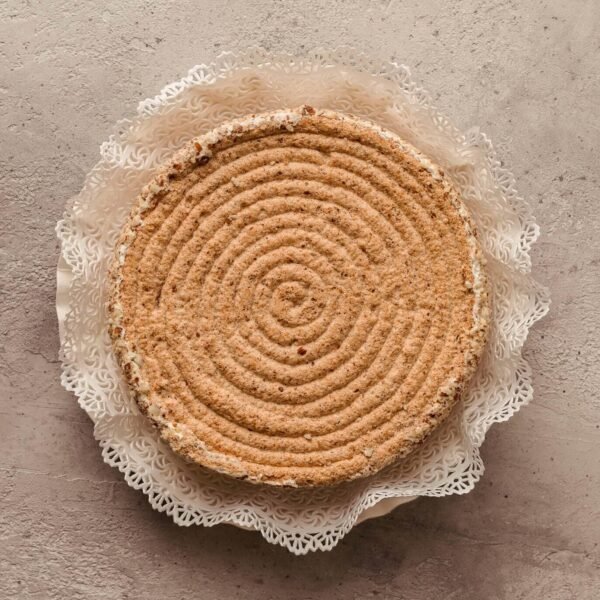 Torta Elvezia mantovana con dischi di meringa alle mandorle e crema allo zabaione Pane al Pane Mantova
