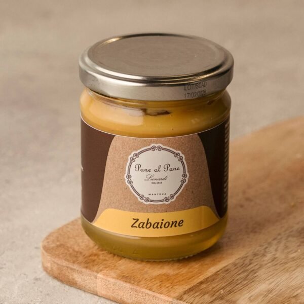 Vasetto di zabaione mantovano artigianale Pane al Pane su tagliere in legno